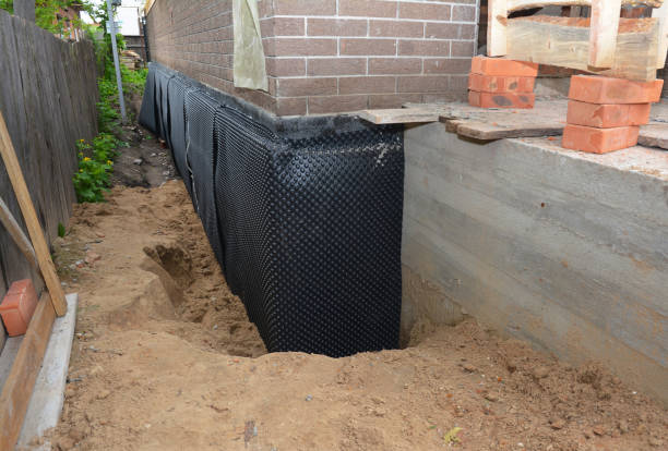 Happy homeowners after waterproofing job in Colon